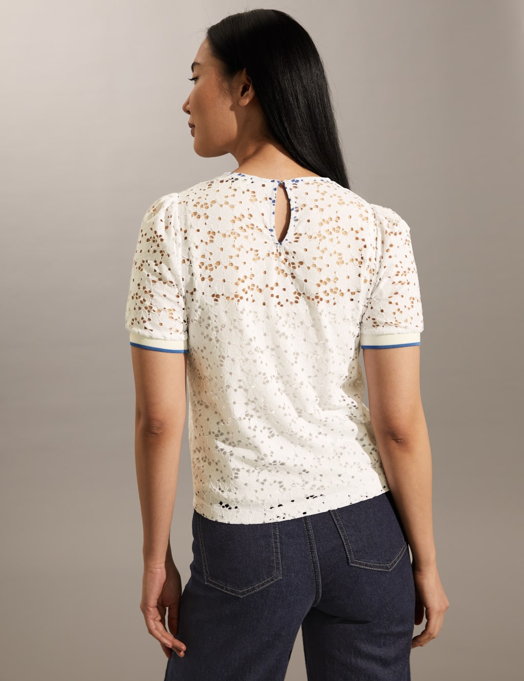 Lace T-Shirt image 3