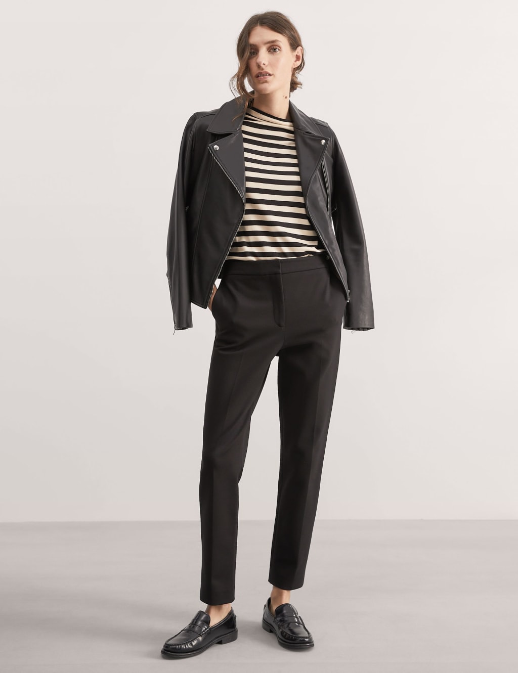 Women s Black Jaeger Clothing M S