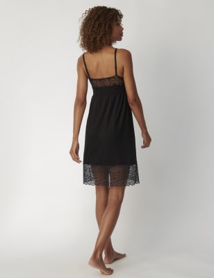 

Womens Triumph Kurzes Trägerkleid mit Spitze „Amourette“ - Black, Black