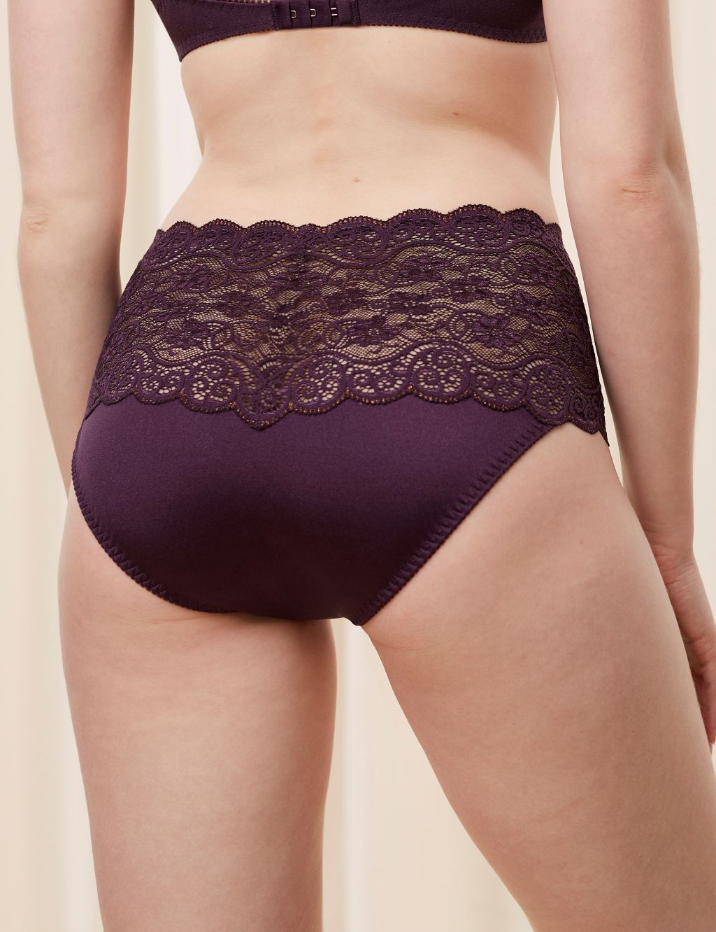 Amourette 300 All Over Lace Full Briefs image 2