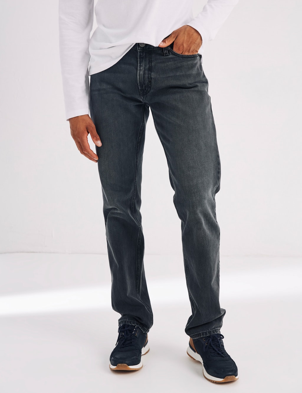 Regular Fit Vintage Wash Jeans image 5