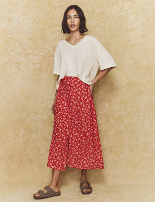 

Nobody's Child Falda a media pierna de corte en A floral con botonadura en la parte delanteraWomens - Red Mix, Red Mix