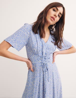 

Womens Nobody's Child Ditsy Floral V-Neck Midi Tea Dress - Blue Mix, Blue Mix