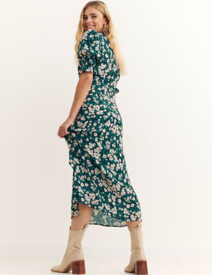 

Womens NOBODY'S CHILD X HAPPY PLACE Ditsy Floral Round Neck Midi Tea Dress - Green, Green