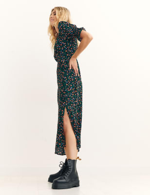 

NOBODY'S CHILD X HAPPY PLACE Vestido de tarde a media pierna con cuello redondo y estampado de florecillasWomens - Black Mix, Black Mix