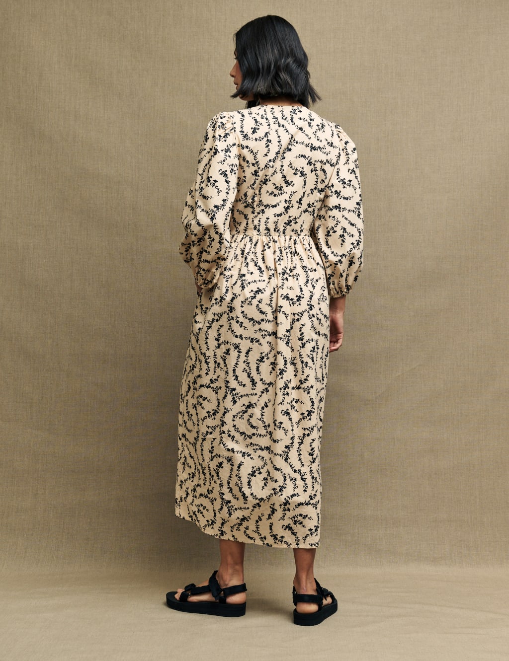 Organic Cotton Floral V-Neck Midaxi Dress image 2