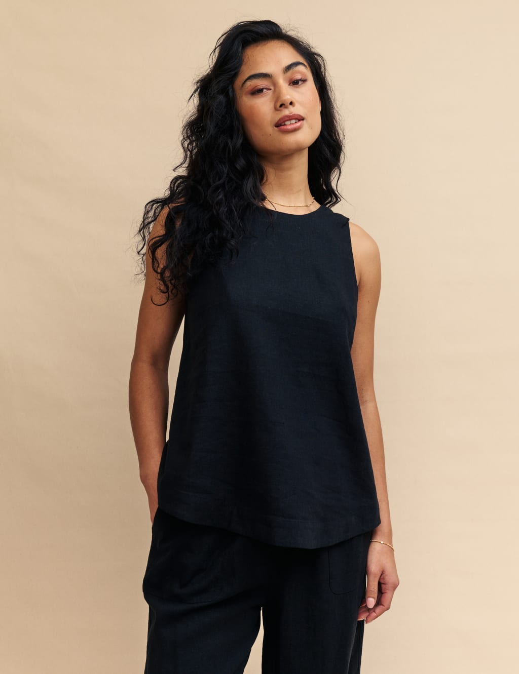 All black shell top outlet