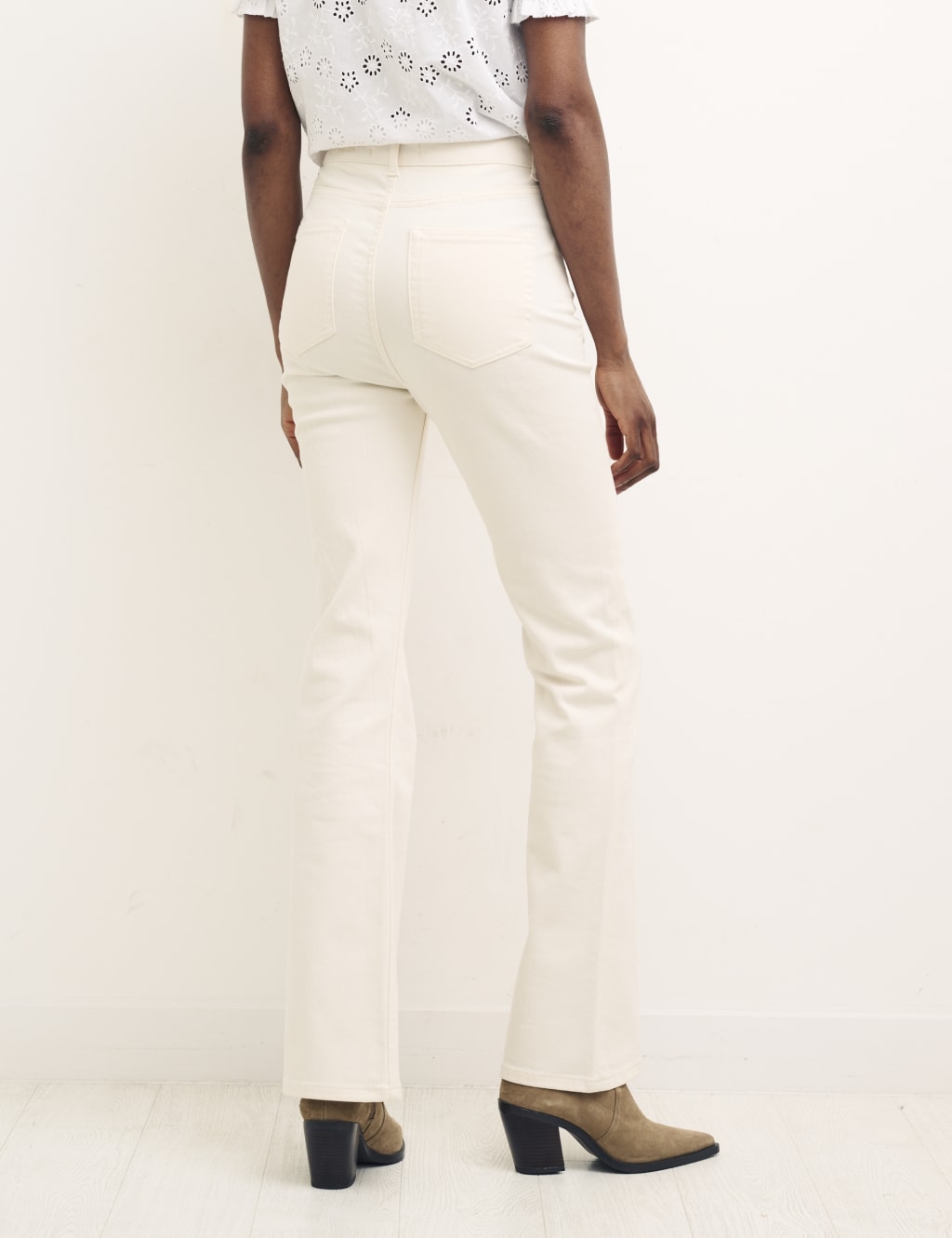 Flared Jeans image 4