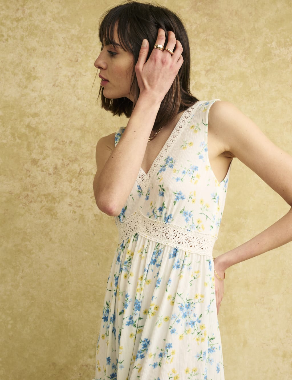 Floral V-Neck Midi Tiered Smock Dress image 3