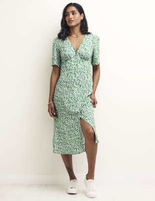 

Womens Nobody's Child Gemustertes Midi-Teekleid mit V-Ausschnitt und durchgehender Knopfleiste - Green Mix, Green Mix