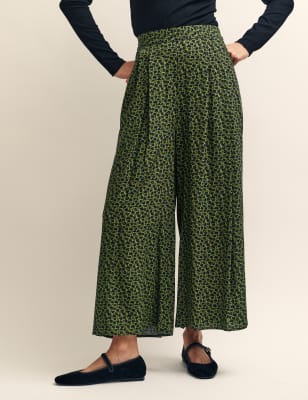 

Womens Nobody's Child Floral Wide Leg Cropped Trousers - Green Mix, Green Mix