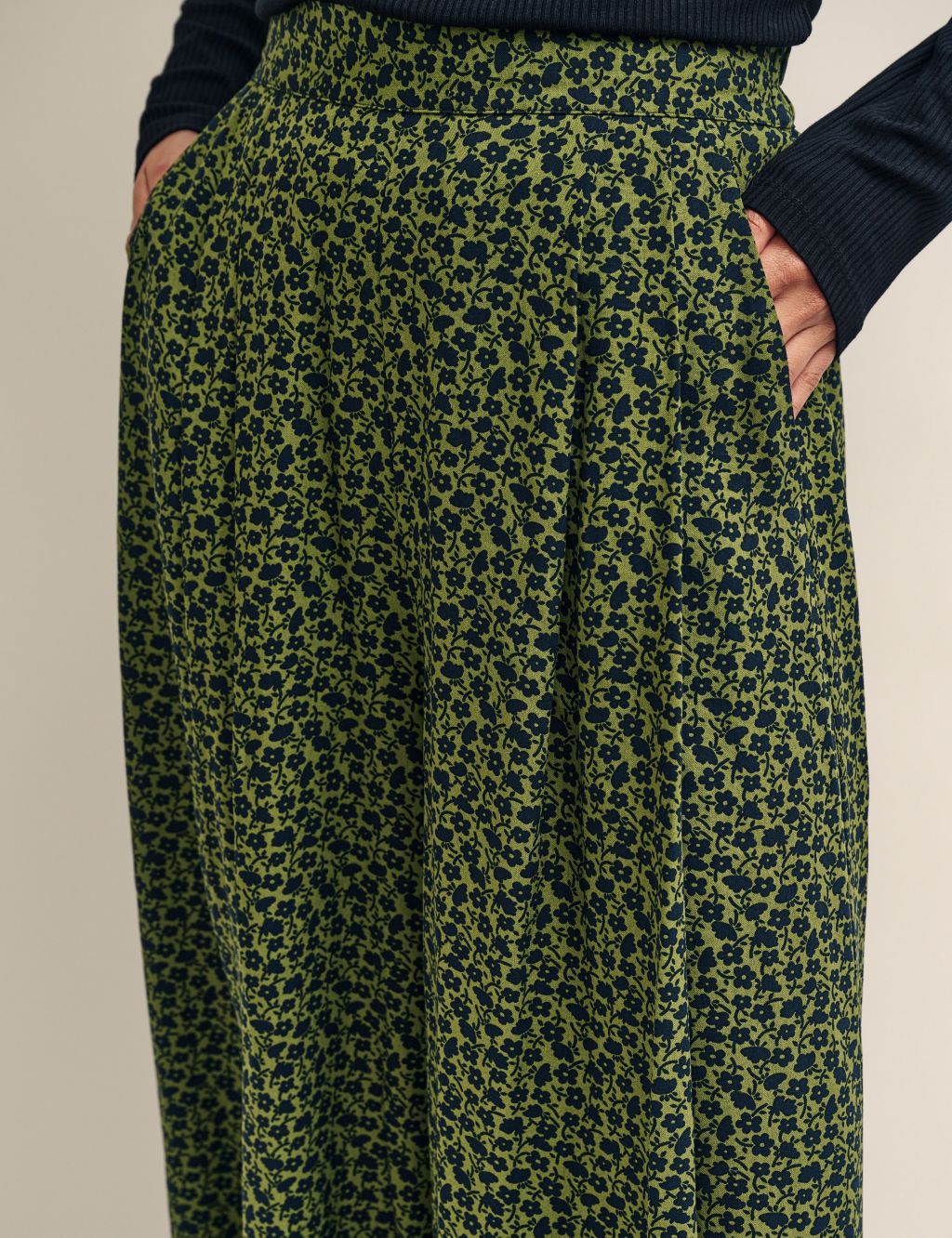 Floral Wide Leg Cropped Trousers image 4