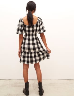 

Nobody's Child Minivestido fruncido de cuadros con escote cuadradoWomens - Black, Black