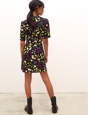 

Womens Nobody's Child Daisy Printed Short Sleeve Mini Waisted Dress - Black, Black