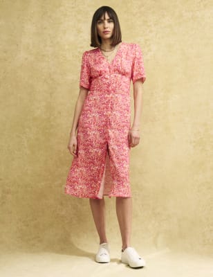 

Womens Nobody's Child Gemustertes Midi-Teekleid mit V-Ausschnitt - Pink Mix, Pink Mix