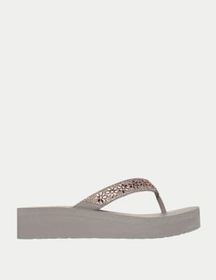 Skechers Womens Cali® Vinyasa Wild Daisies Wedge Flip Flops - 4 - Taupe, Taupe,Navy Mix