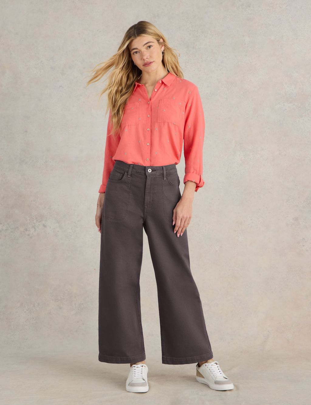 Mid Rise Wide Leg Cropped Jeans