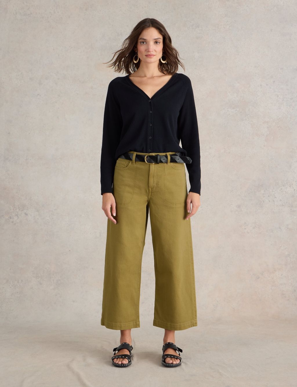 Mid Rise Wide Leg Cropped Jeans