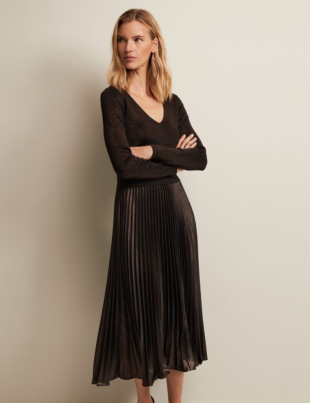 Metallic Knitted V-Neck Pleated Midi Dress image 4