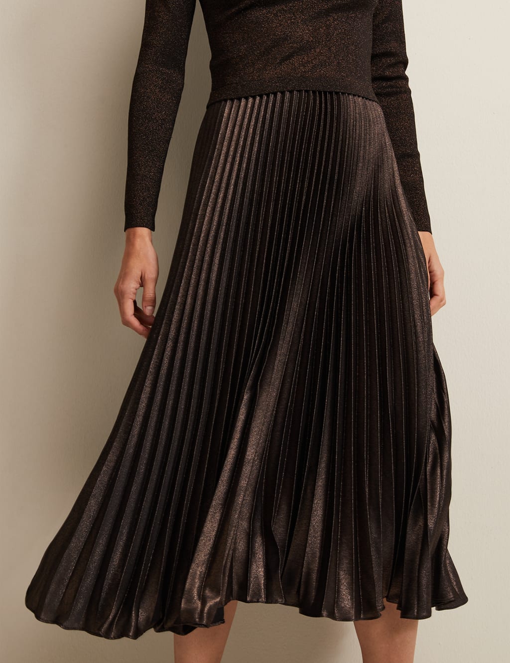 Metallic Knitted V-Neck Pleated Midi Dress image 6
