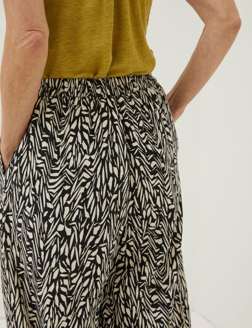 Printed Elasticated Waist Wide Leg Culottes image 4