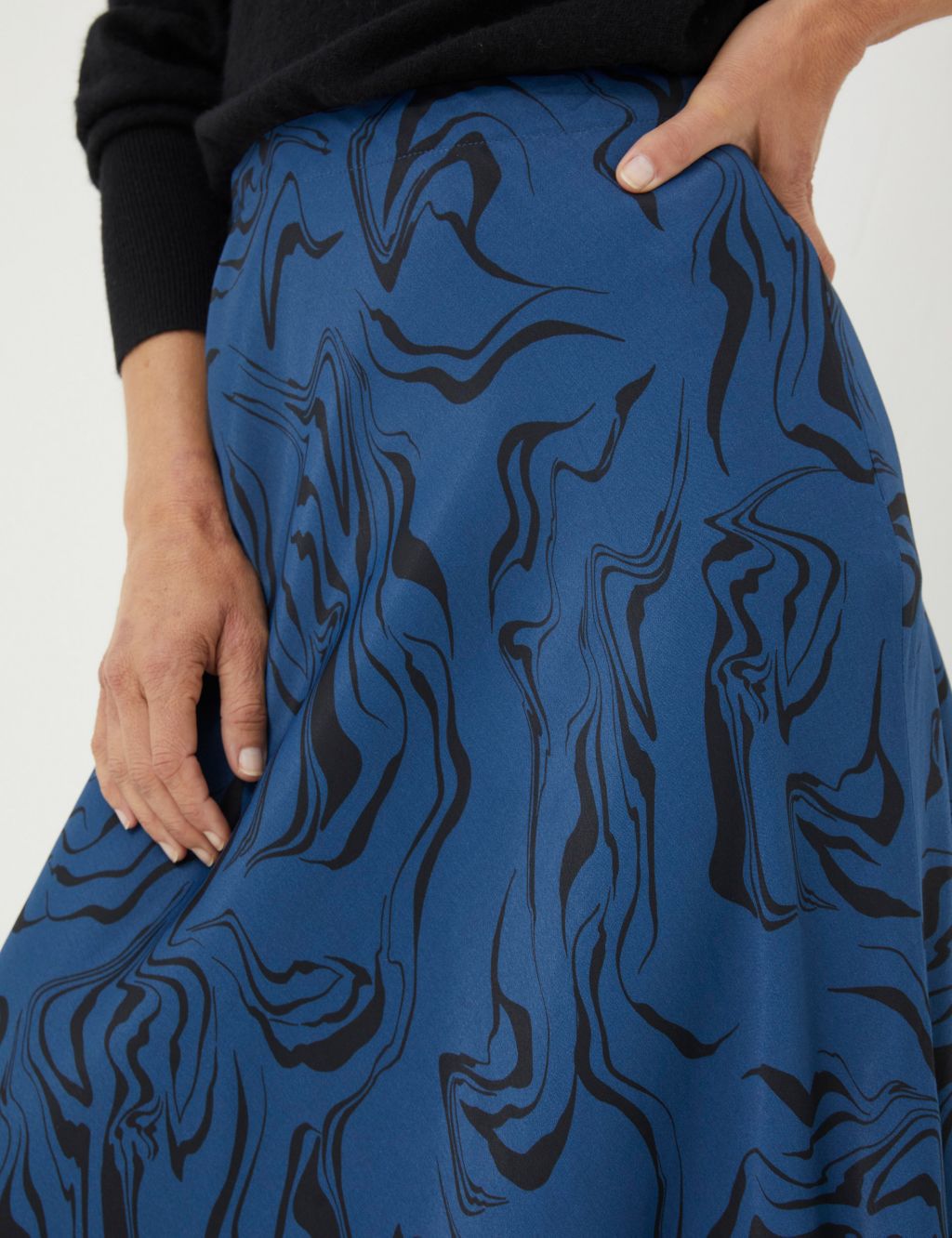 Printed Midi A-Line Skirt image 5