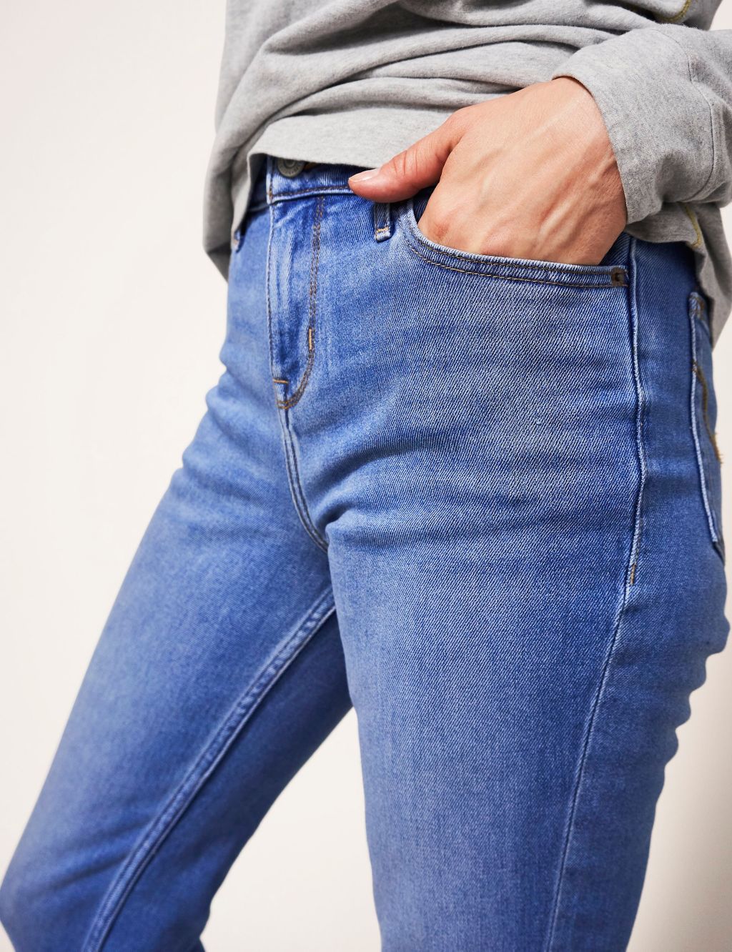 Relaxed Slim Fit Jeans with Tencel™ image 3