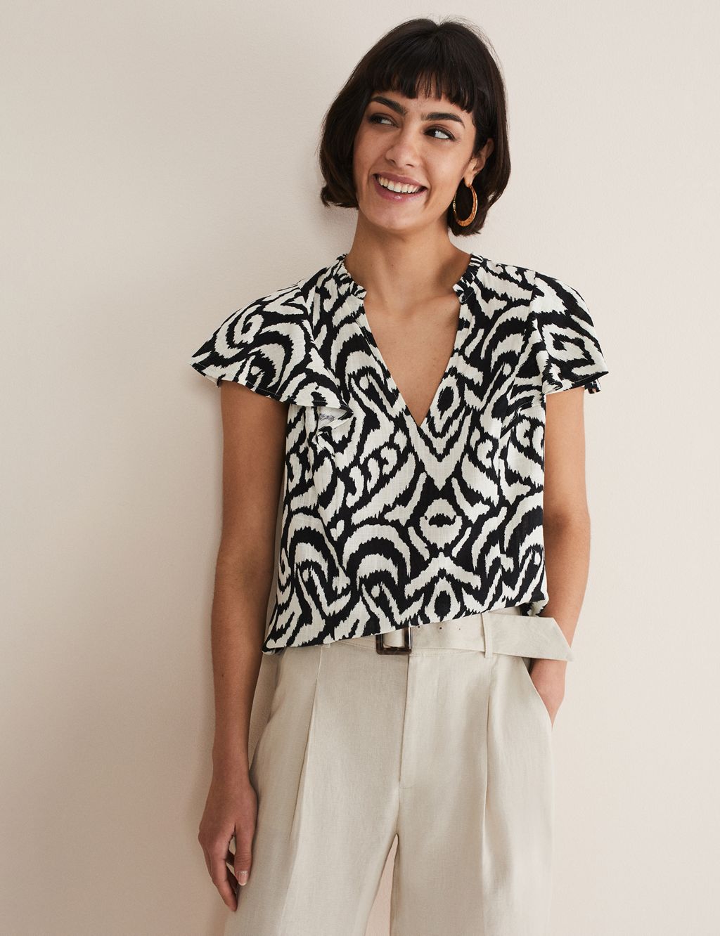 Printed V-Neck Top with Linen image 1