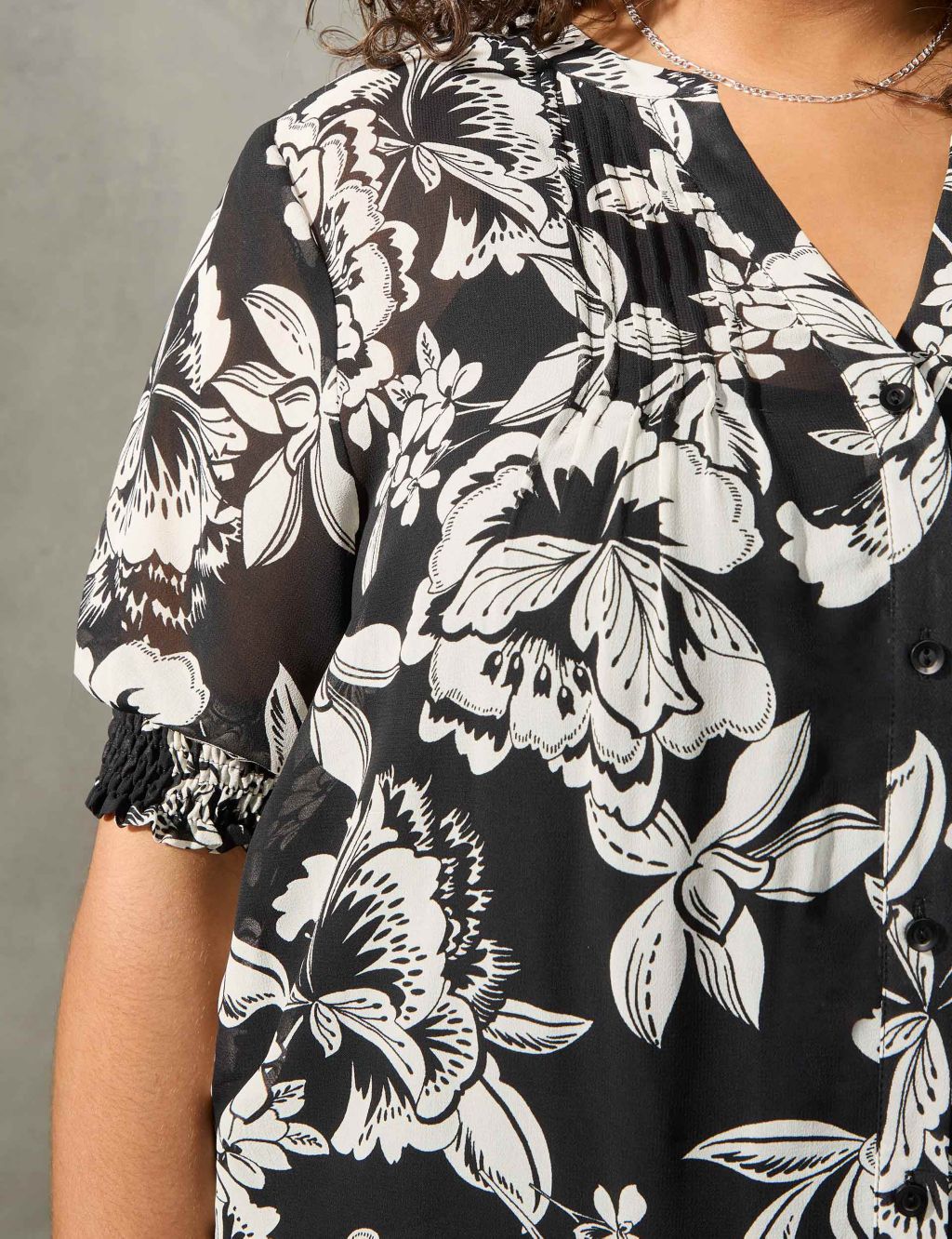 Floral V-Neck Relaxed Puff Sleeve Blouse image 4
