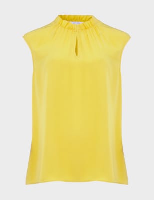 sleeveless blouse neck