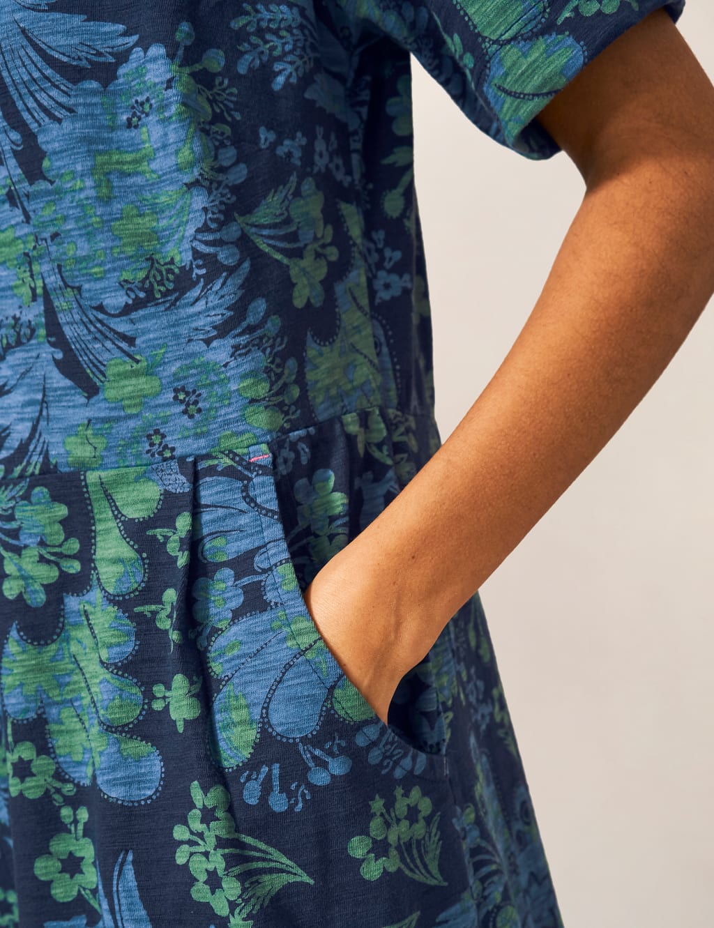 Jersey Floral V-Neck Knee Length Smock Dress image 4