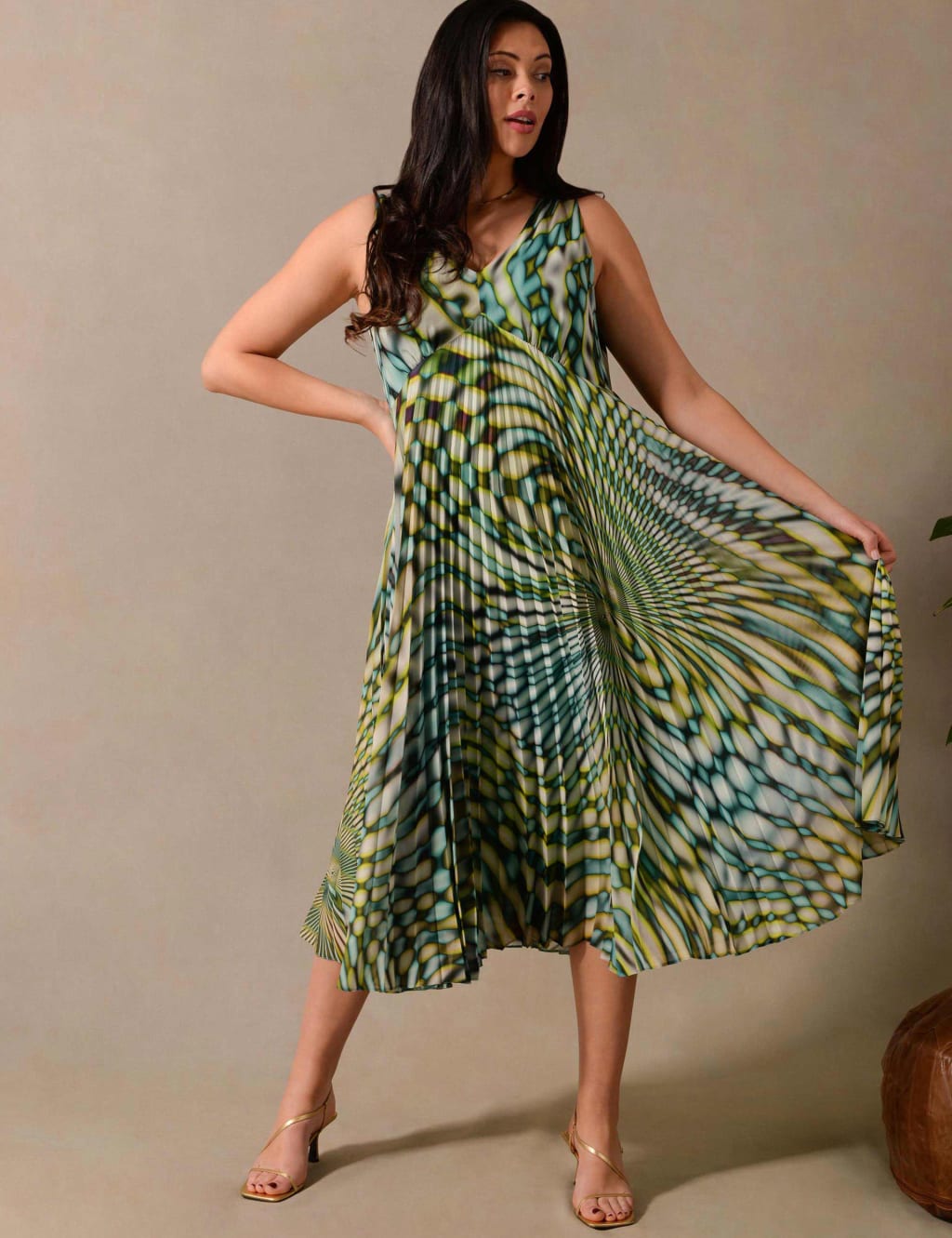 Chiffon Printed V-Neck Midaxi Tea Dress image 3