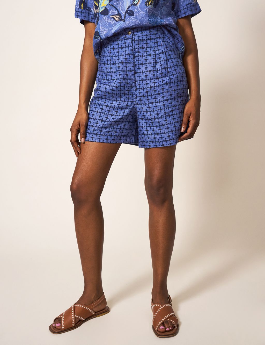 Pure Linen Printed Pleat Front Shorts image 4