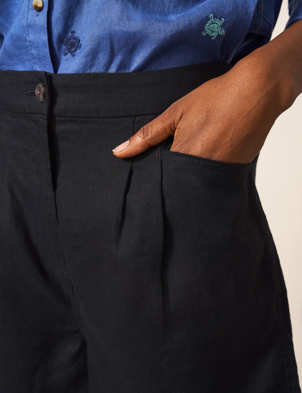 Pure Linen Pleat Front Shorts image 3