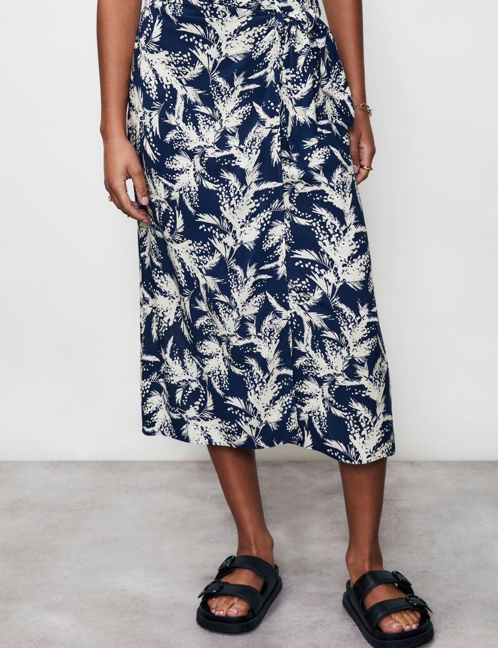 Leaf Print Midi Wrap Skirt image 3
