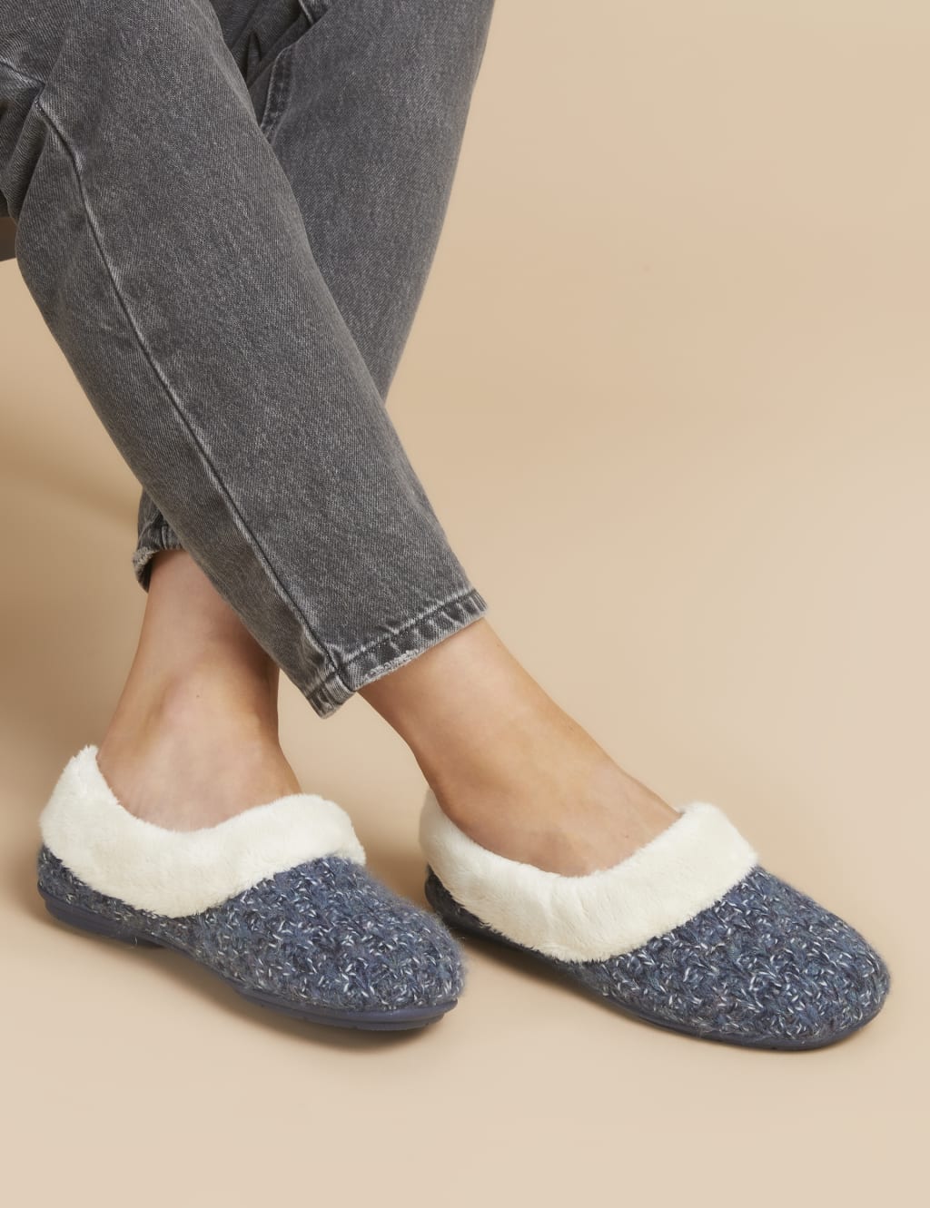 Faux Fur Lined Round Toe Slippers