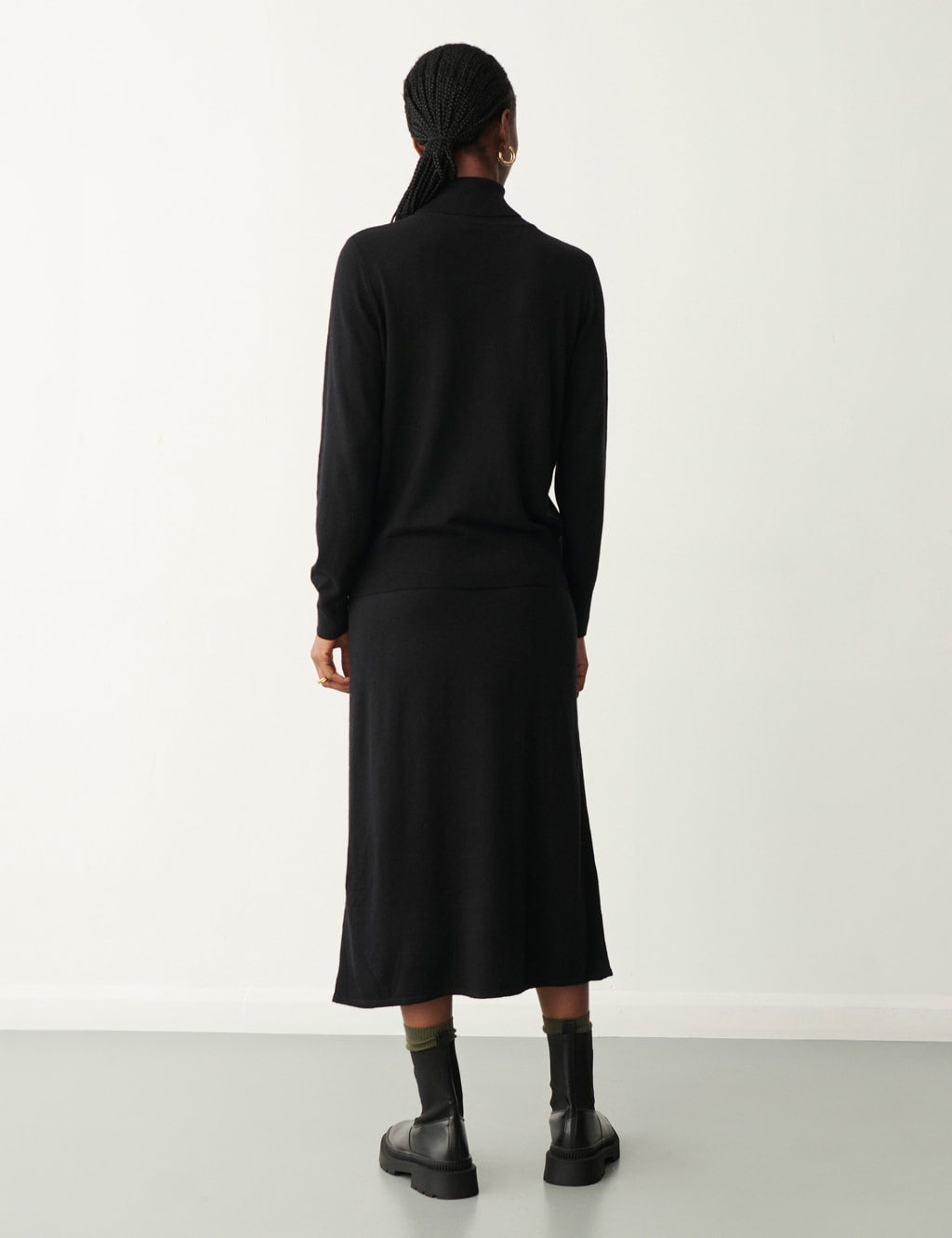 Knitted Midi A-Line Skirt image 3