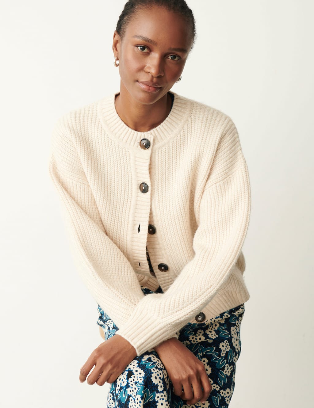Round neck cardigan ladies top
