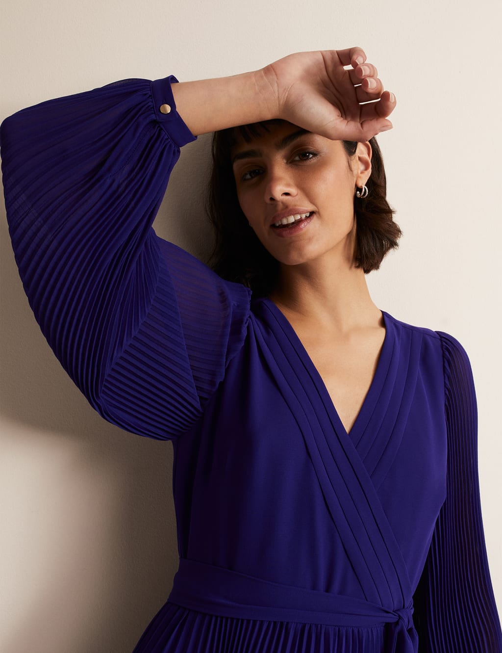 V-Neck Pleated Tie Waist Midi Wrap Dress image 5
