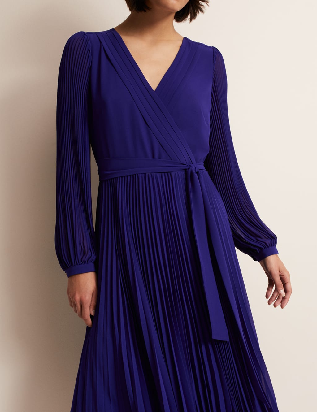 V-Neck Pleated Tie Waist Midi Wrap Dress image 6