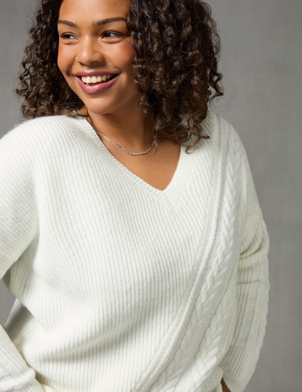 Cable Knit V-Neck Relaxed Jumper image 4