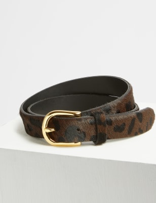 DL Sport 4511 De DL Sport 4511 is een sneaker uitgevoerd in het donkerblauw ponyhaar in combinatie met suède. De voering is van zacht leer en de zool is gemaakt van rubber die zorgt voor extra demping en grip. Door de veters en de rits trekt u gemakkelijk de schoenen aan en uit. De zool bestaat uit twee kleuren; zwart en wit. Door de donkerblauw kleur en de witte zool is dit …