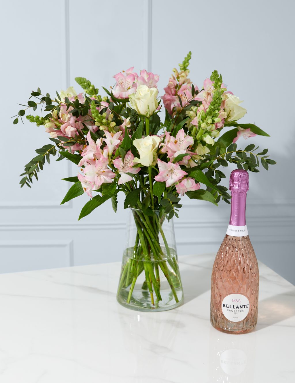 Lovely Mum Rose & Antirrhinum Bouquet With Rosé Prosecco