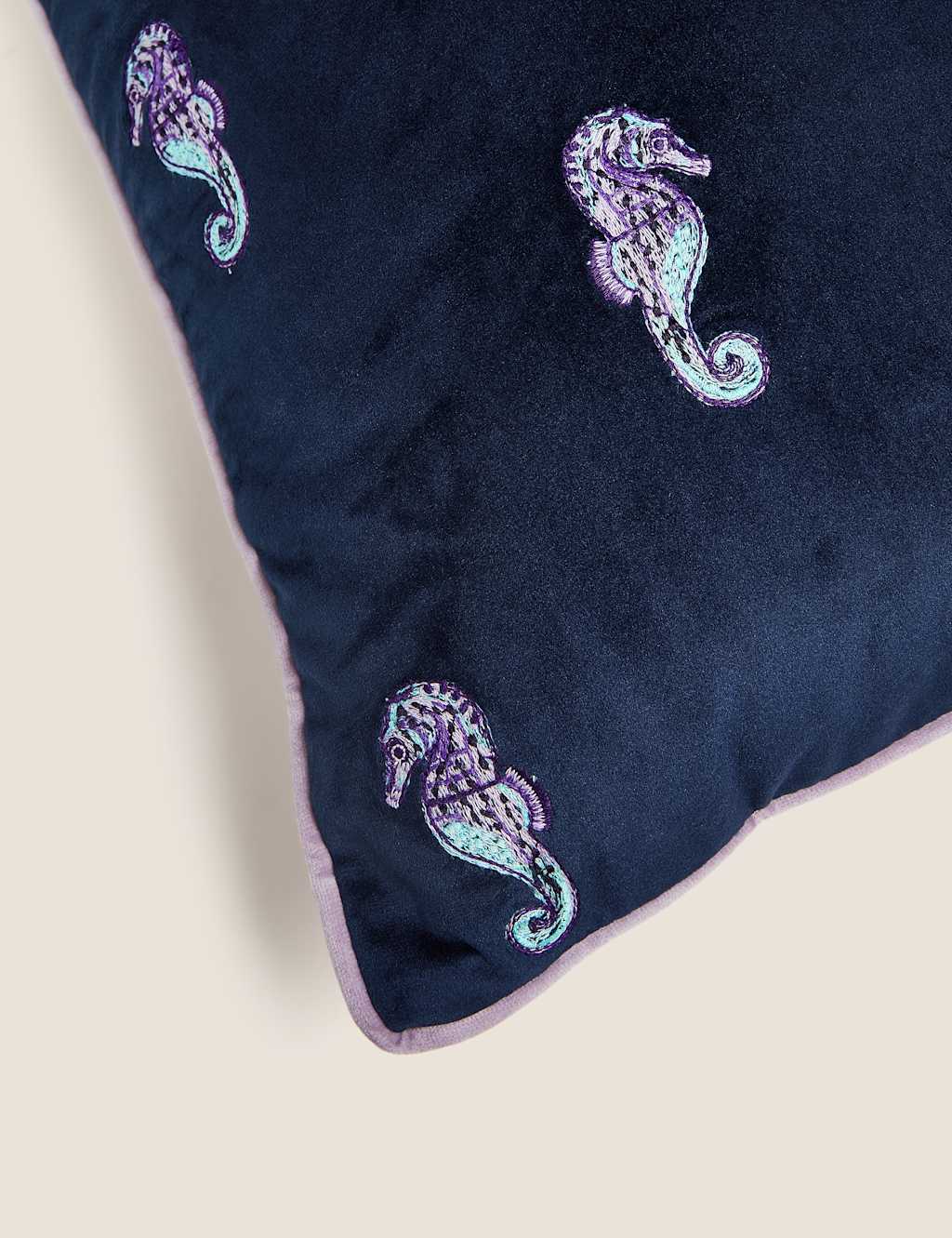 Cushion Seahorse Wonders