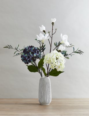 Set of 2 Artificial Magnolias Single Stem Image 2 of 8