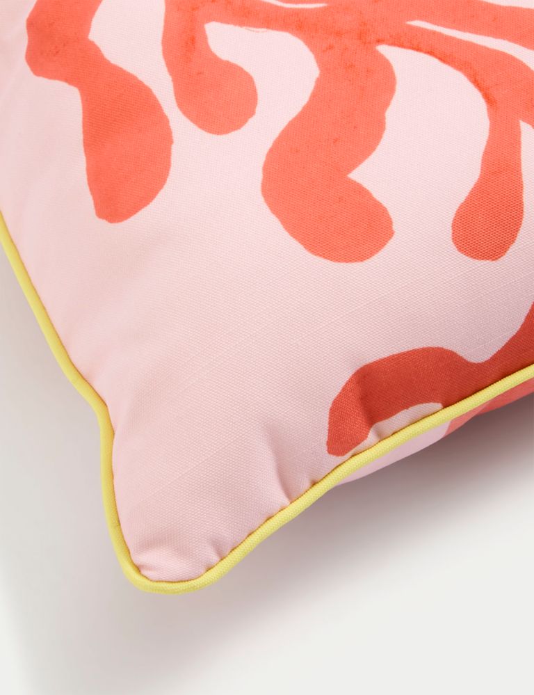 Set of 2 Coral & Checked Outdoor Cushions 5 of 10