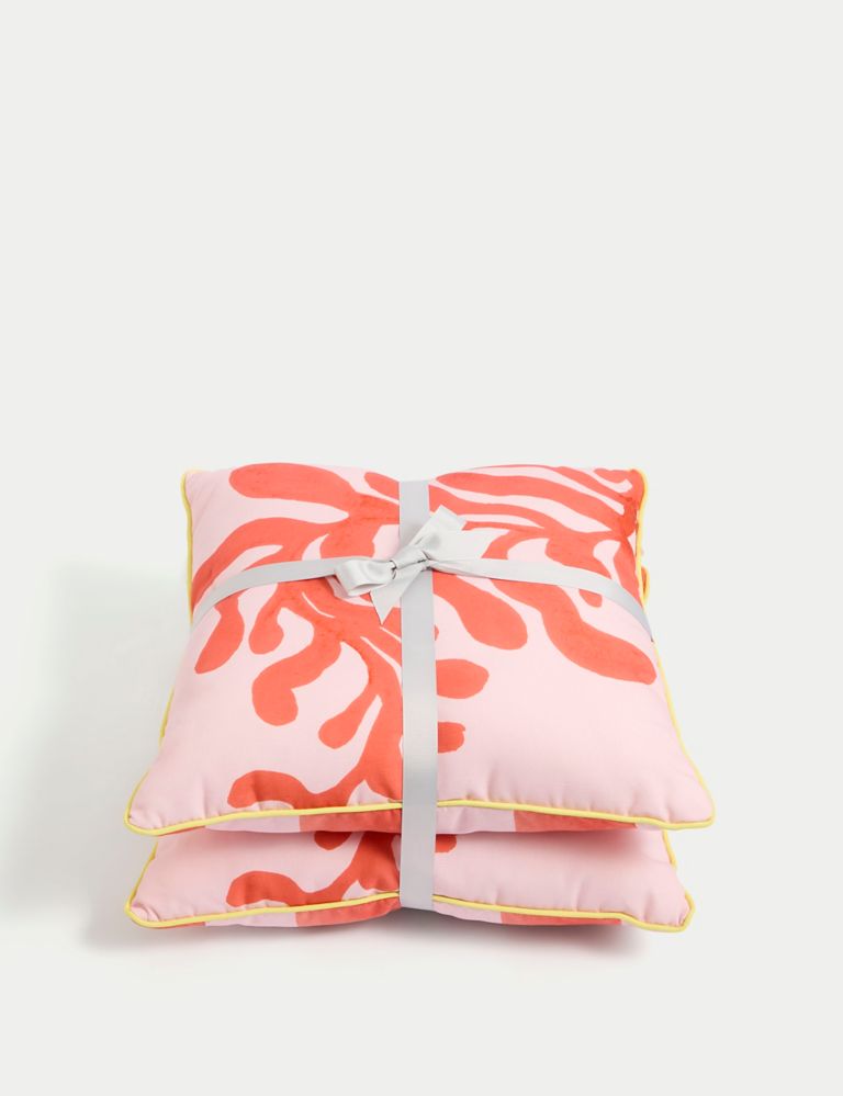 Set of 2 Coral & Checked Outdoor Cushions 6 of 10