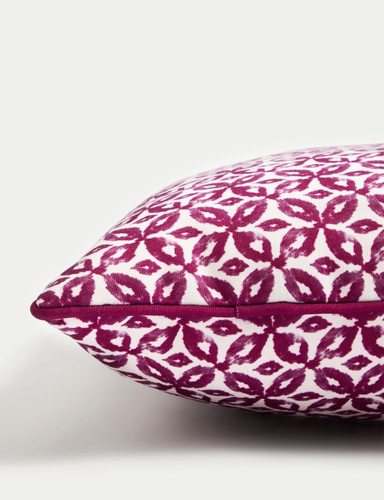 Set of 2 Geometric Outdoor Cushions 3 of 8