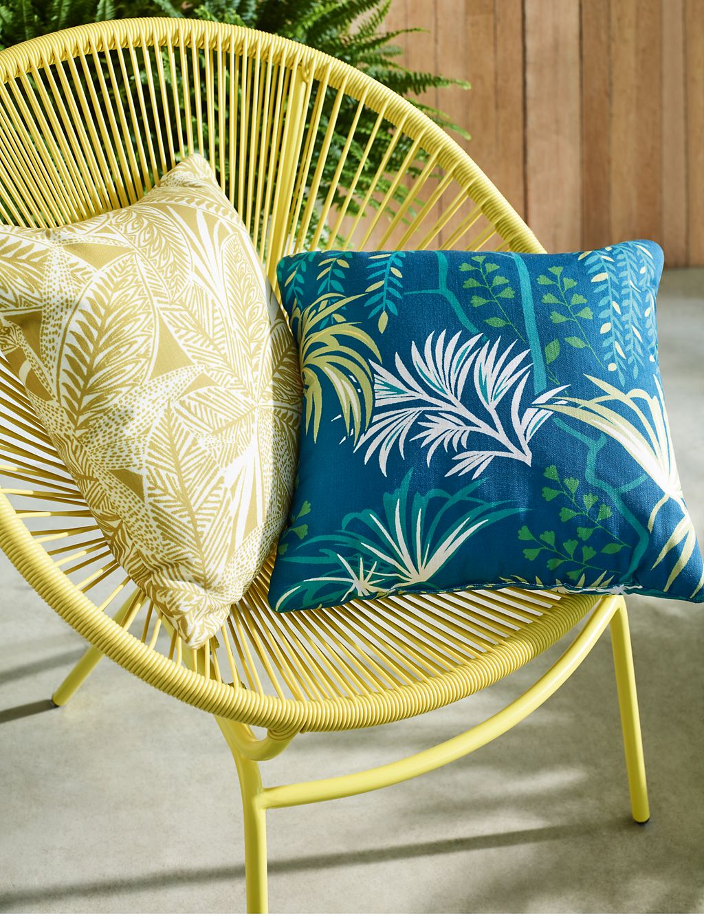Set of 2 Leaf Print Outdoor Cushions 9 of 10