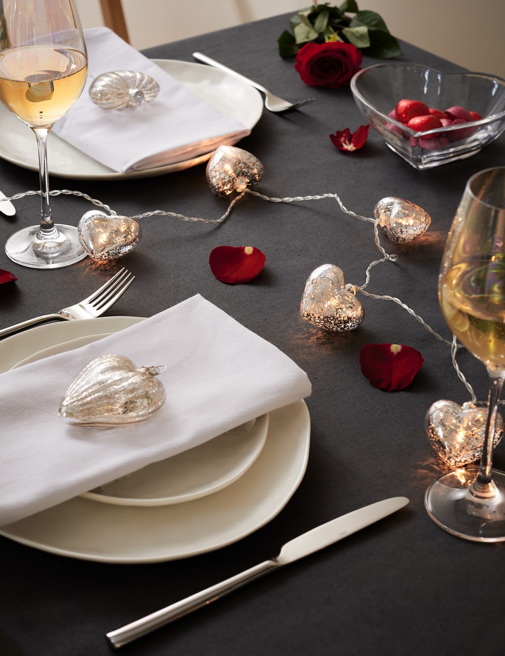 Set of 2 Lustre White Wine Glasses 1 of 5
